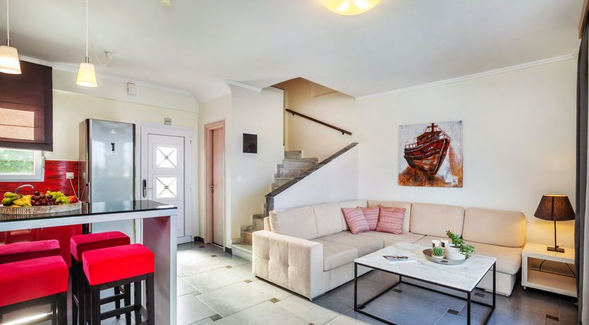 Photo of Luxury in the Hills