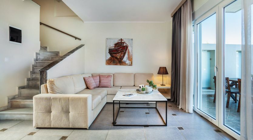 Photo of Luxury in the Hills