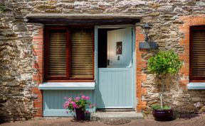 Photo of Aylesbury Cottage Sleeps 4