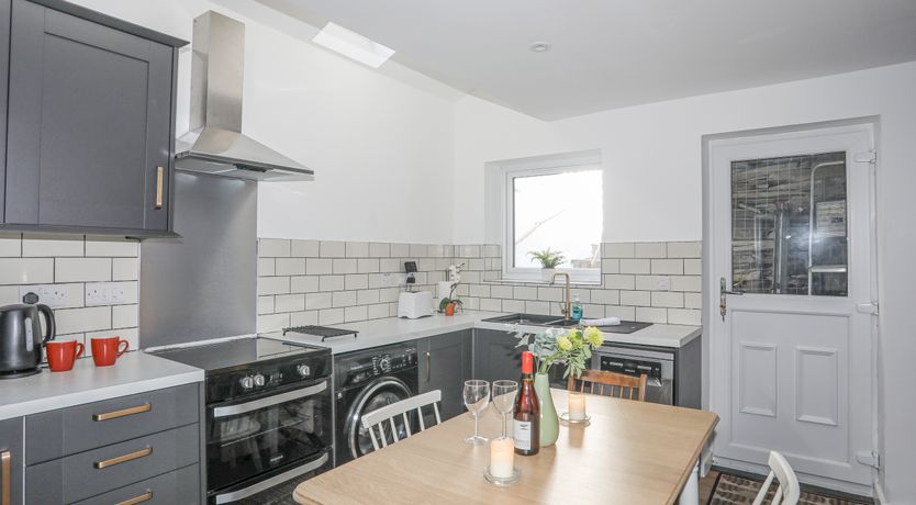 Photo of 4 Ty Person