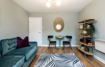 Canning & Cathedral Apartment