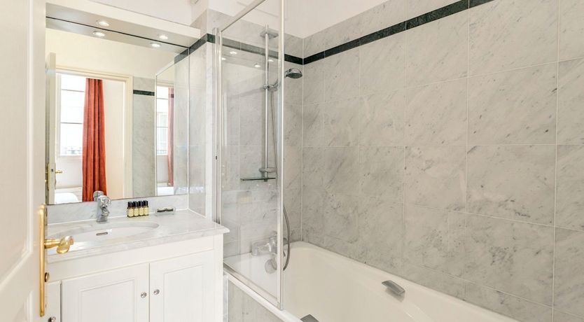 Photo of In the Heart of Paris