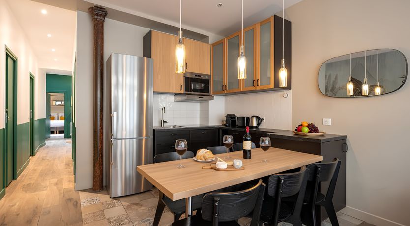 Photo of The Oenophile's Eiffel