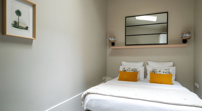 Photo of The Oenophile's Eiffel