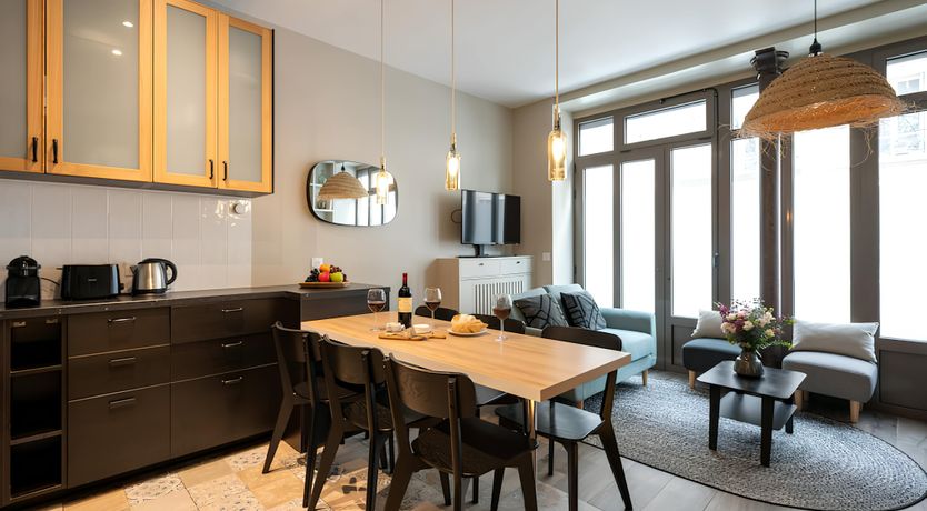 Photo of The Oenophile's Eiffel