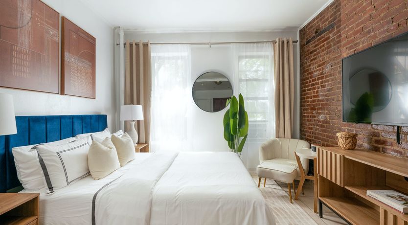 Photo of Yorkville Chic