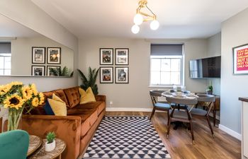 Cherry Moon Apartment