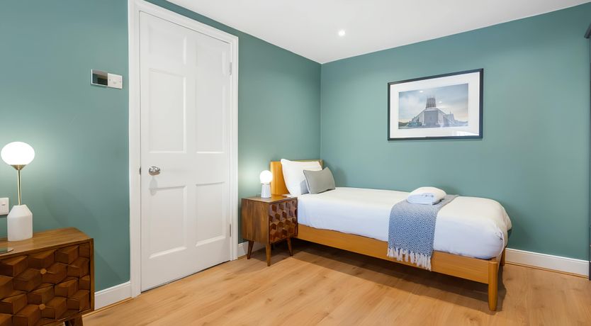 Photo of The Glittering Rose