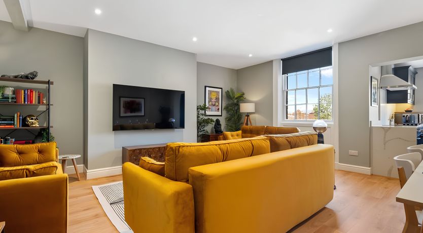 Photo of The Glittering Rose