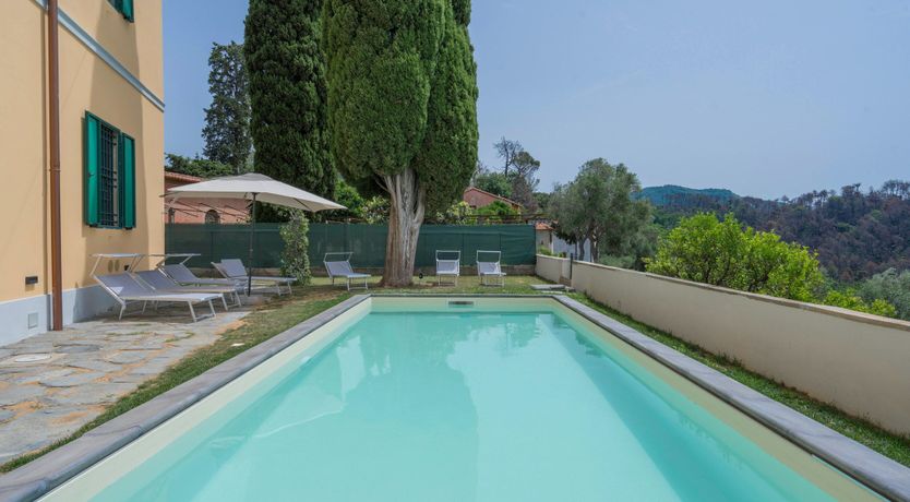 Photo of Ochre & Pink