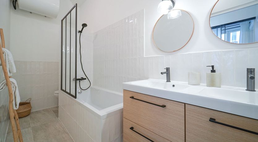 Photo of Diamond Folies