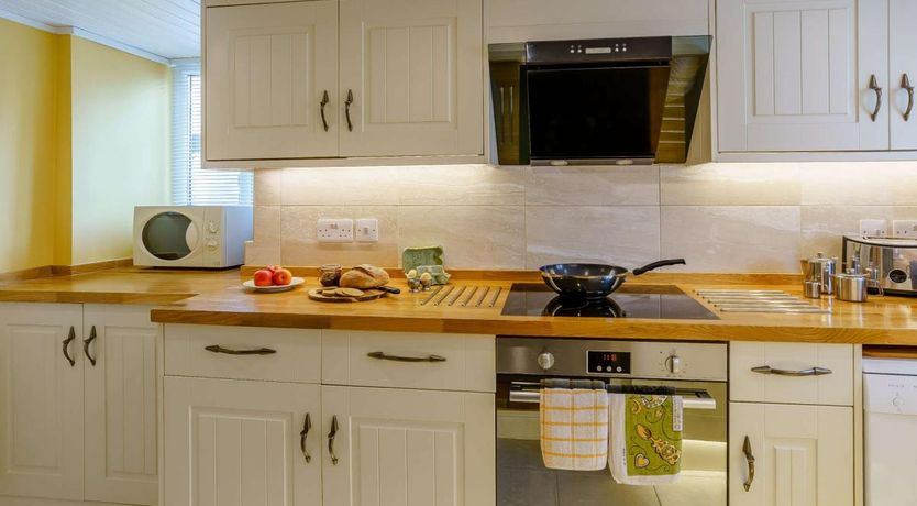 Photo of 2 Bed in Tenby