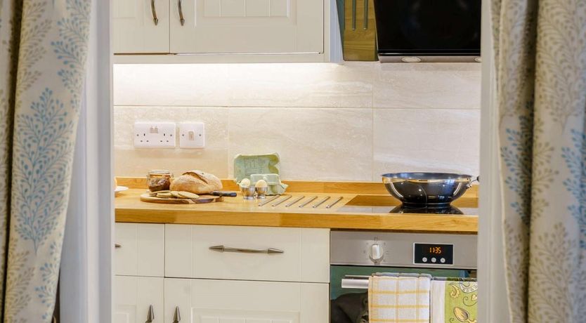 Photo of 2 Bed in Tenby