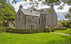 Photo of in Tideswell (93808)