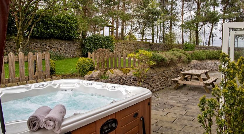 Photo of 7 Bed in Tideswell