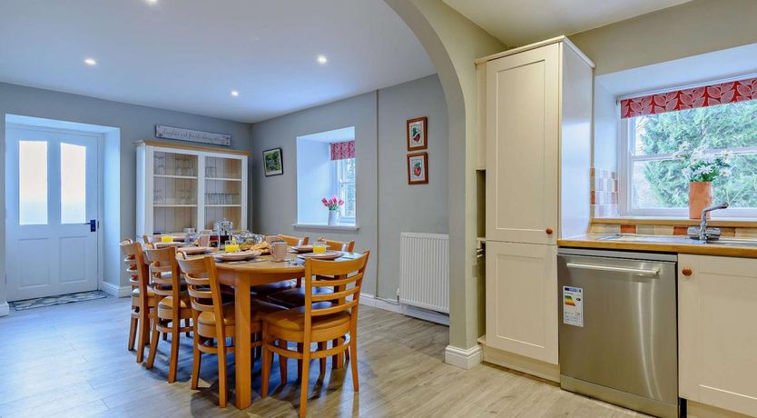 Photo of 4 Bed in Rydal