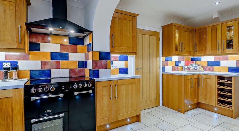 Photo of 5 Bed in Markby