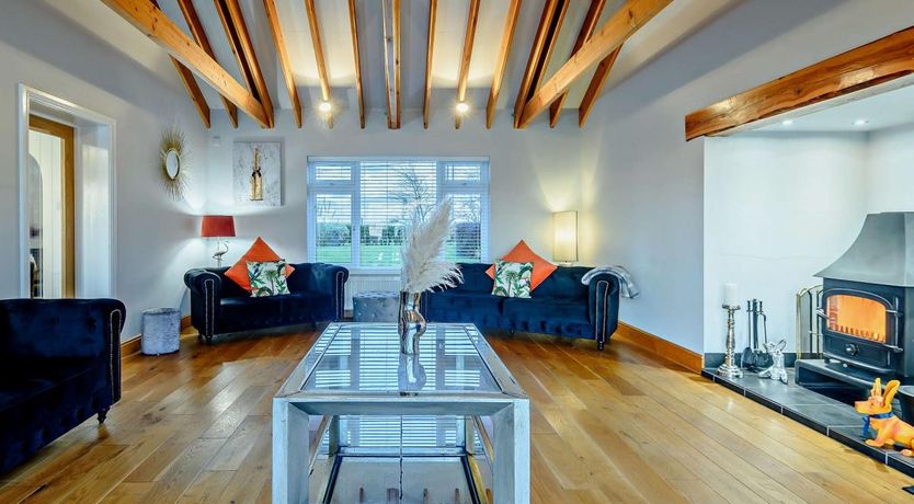 Photo of 5 Bed in Markby