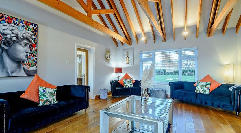 Photo of 5 Bed in Markby