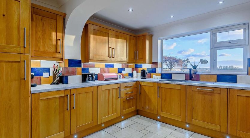 Photo of 5 Bed in Markby