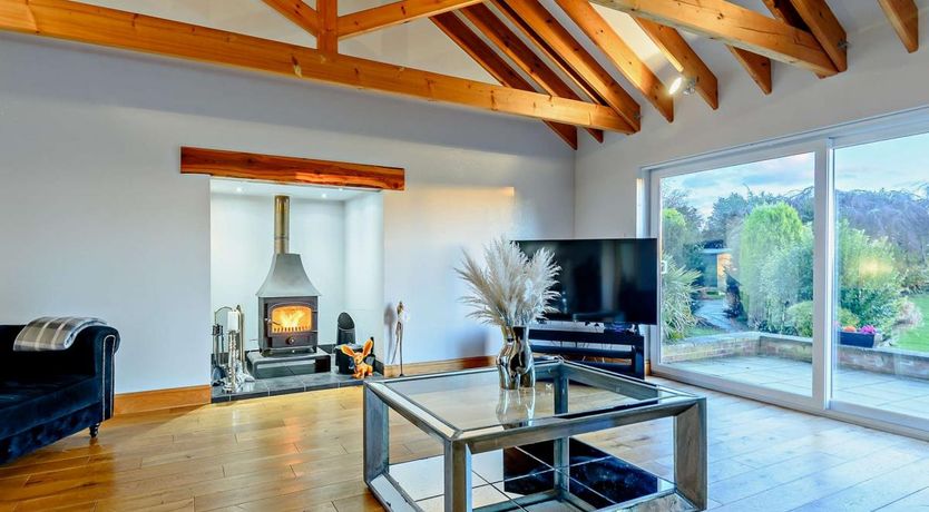 Photo of 5 Bed in Markby