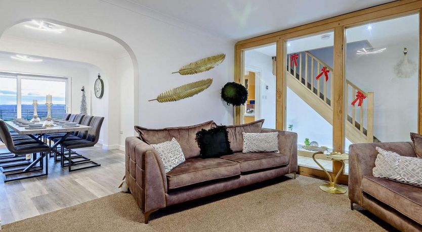 Photo of 5 Bed in Markby