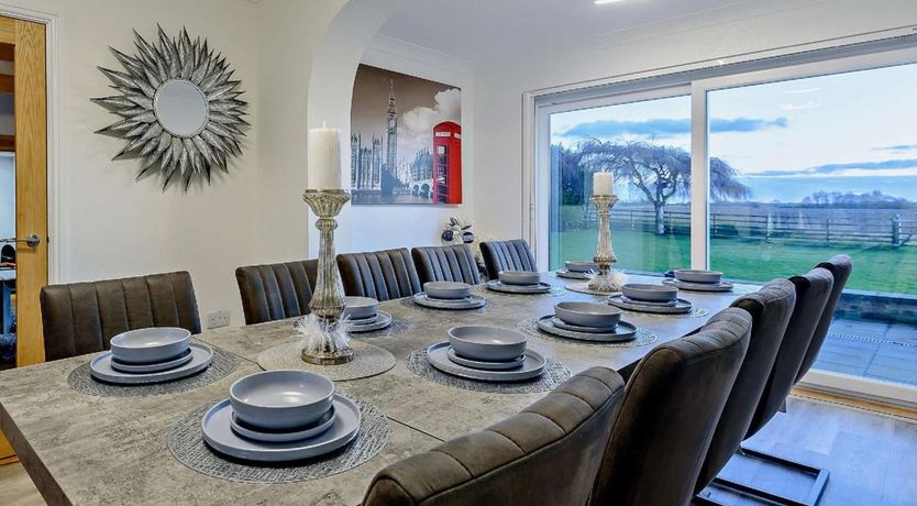 Photo of 5 Bed in Markby