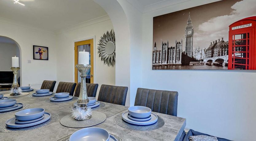 Photo of 5 Bed in Markby