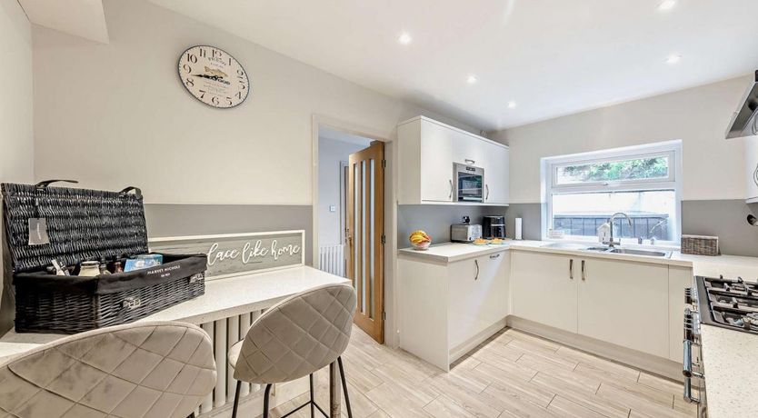 Photo of 5 Bed in Aberdovey