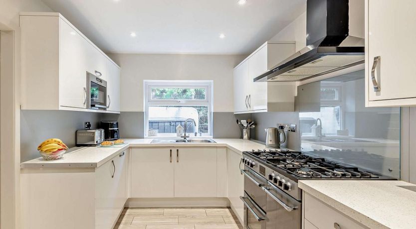 Photo of 5 Bed in Aberdovey