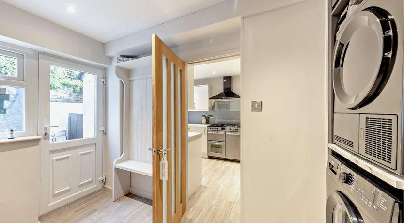 Photo of 5 Bed in Aberdovey