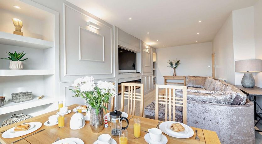 Photo of 5 Bed in Aberdovey