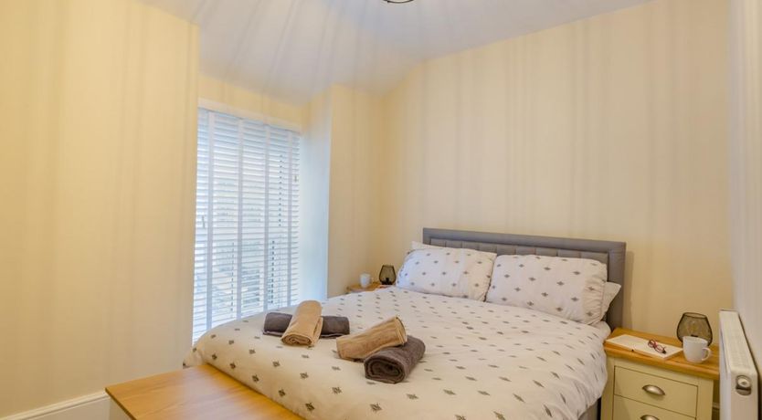 Photo of 2 Bed in Penrhyndeudraeth