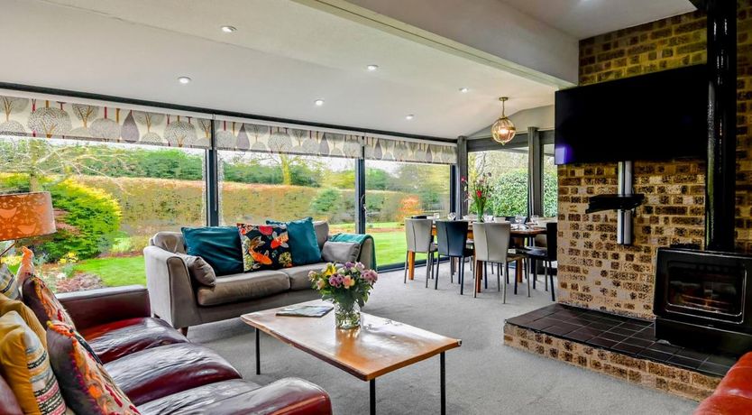 Photo of 4 Bed in Old Newton