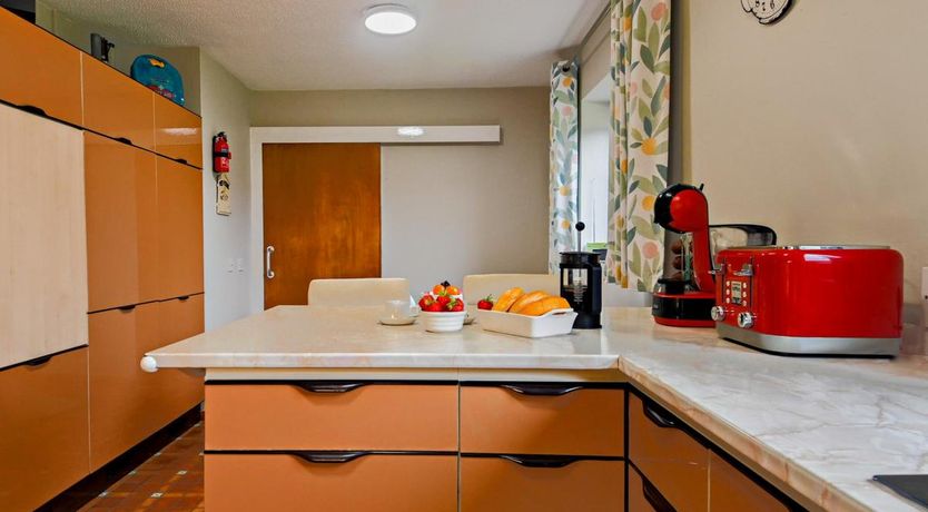 Photo of 4 Bed in Old Newton