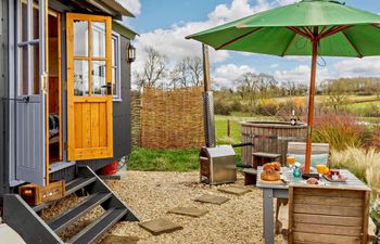 in Laughton (93761) Holiday Cottage