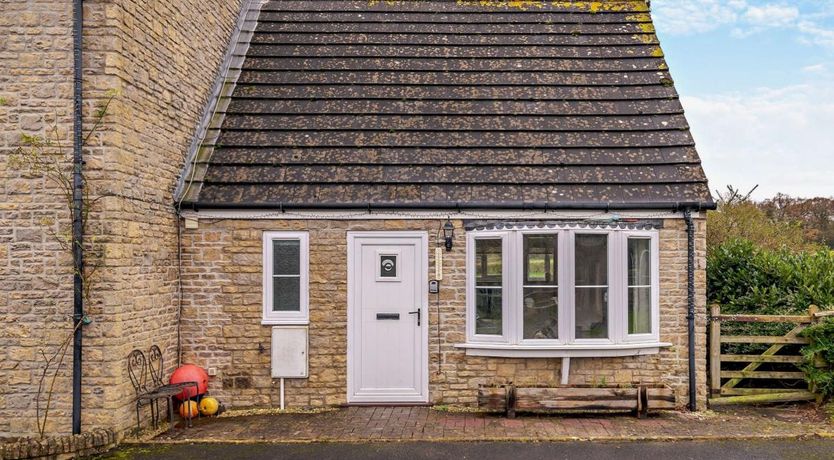 Photo of 1 Bed in Ryme Intrinseca