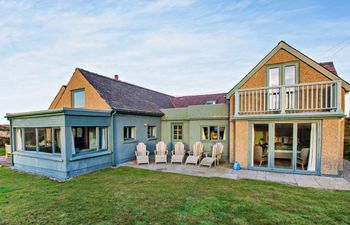 4 Bed in Holyhead Holiday Cottage