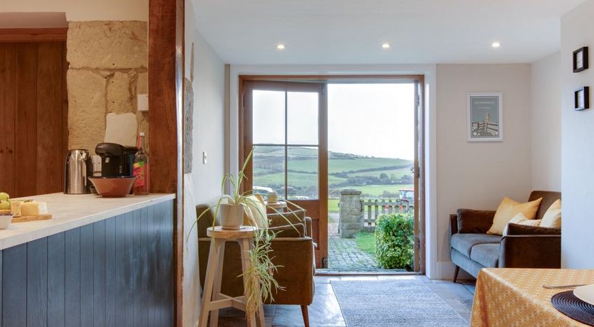 Photo of 3 Bed in Niton