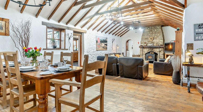 Photo of 3 Bed in Swansea