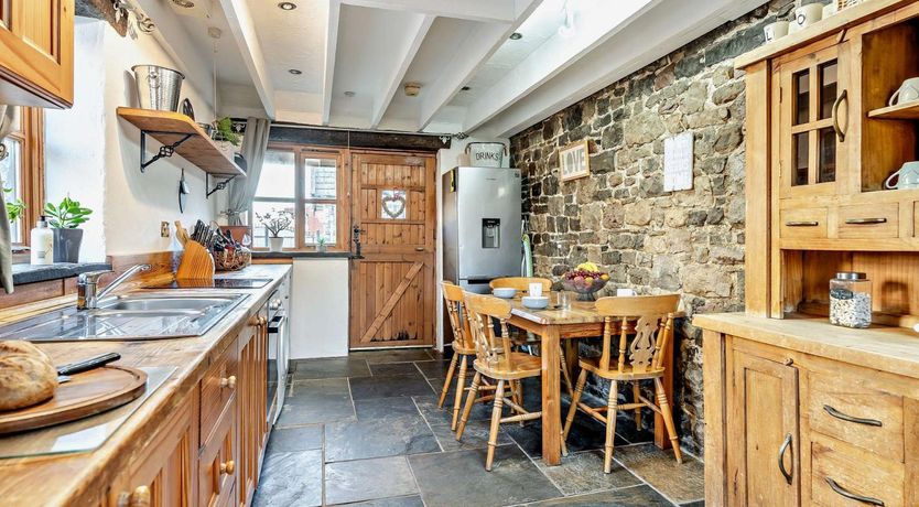 Photo of 3 Bed in Swansea