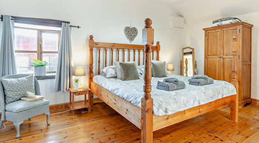 Photo of 3 Bed in Swansea