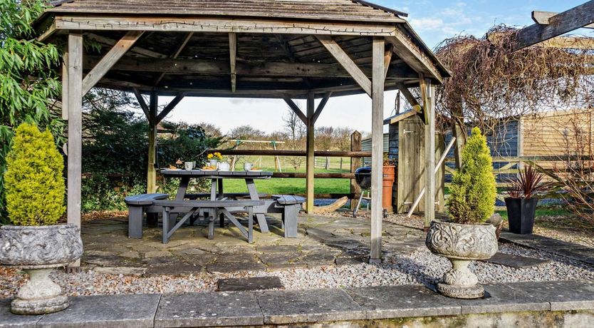 Photo of 3 Bed in Swansea