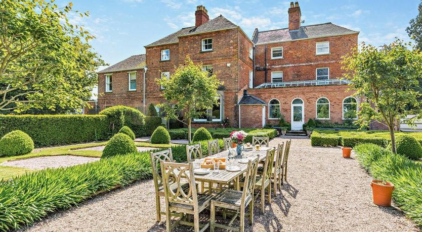 Photo of 14 Bed in Sugnall