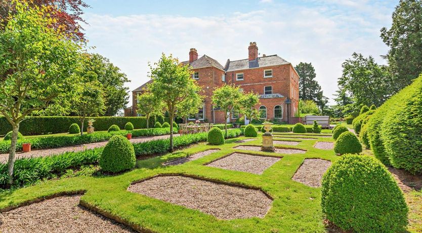 Photo of 14 Bed in Sugnall