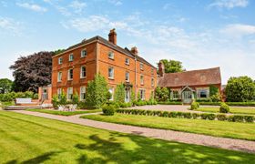 Photo of house-in-staffordshire-3