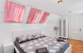 Old Town home Apartment 5 Holiday Home