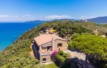 Villa Giuliana Holiday Home