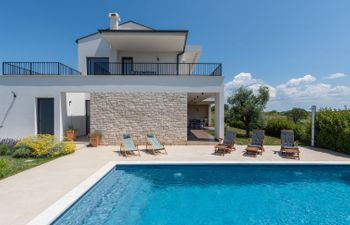 Villa Tola Holiday Home