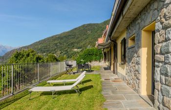 La Terrazza sul Lago Holiday Home